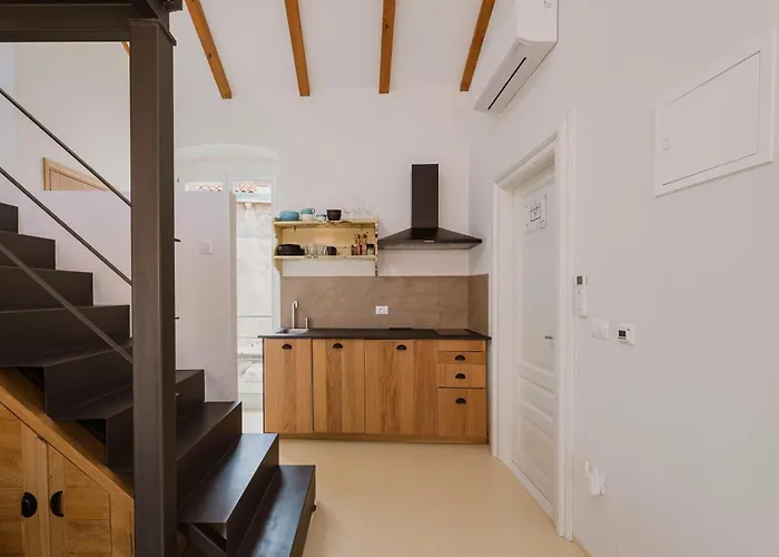 Argemonia アパート マリ・ロシニュ